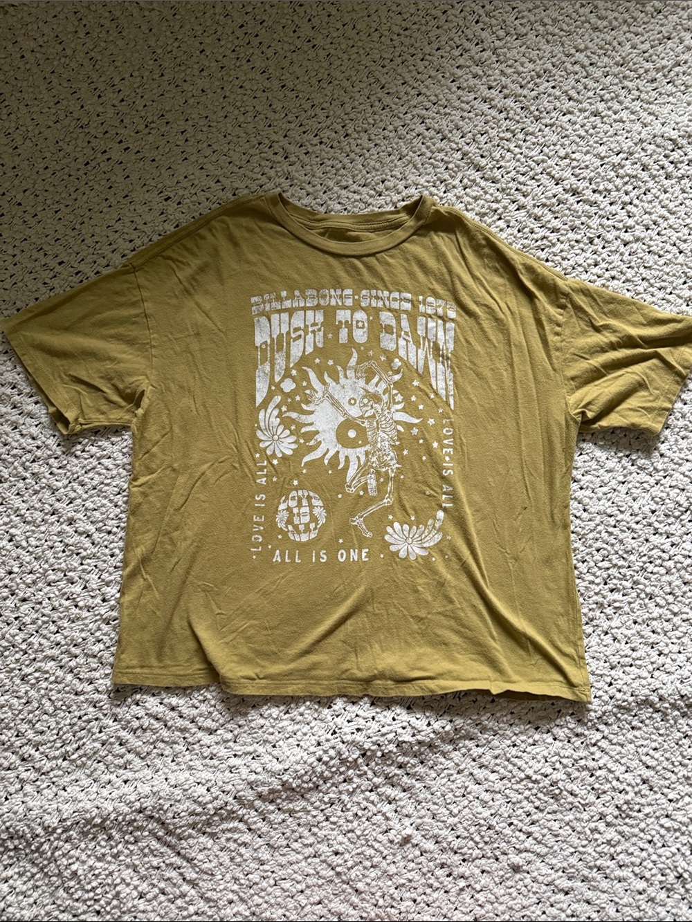 🌞 Billabong Oversized Graphic T-Shirt 🌞
